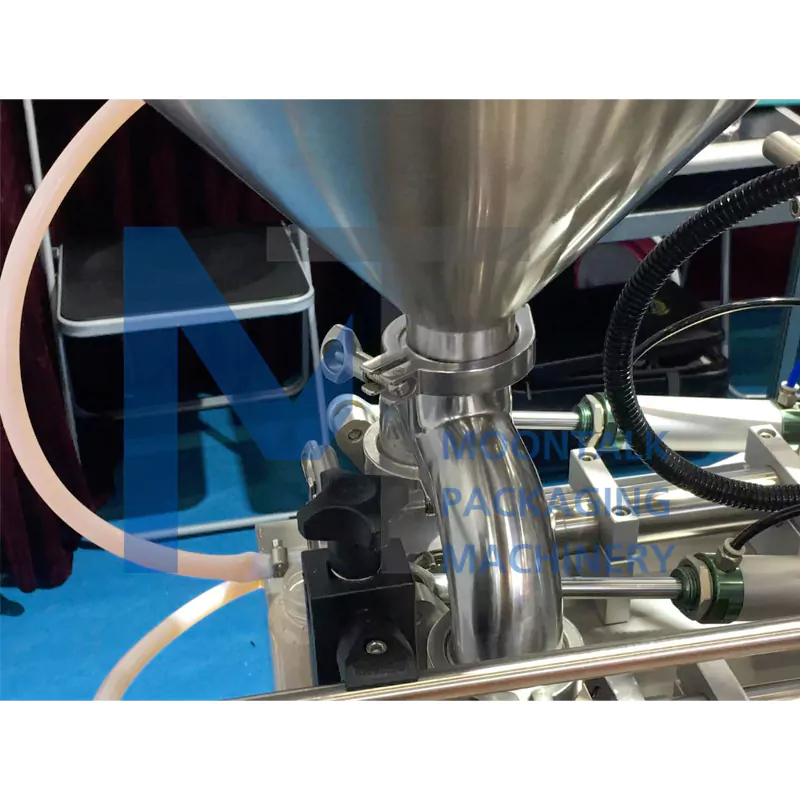Fully automatic liquid filling machine detail 1